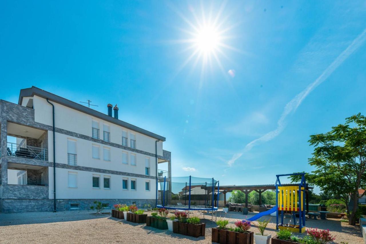 Crowonder Luxury Vir- 6 New Apartments For Families With Playground For Kids Exterior photo