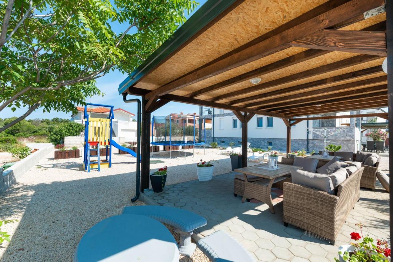 Crowonder Luxury Vir- 6 New Apartments For Families With Playground For Kids Exterior photo