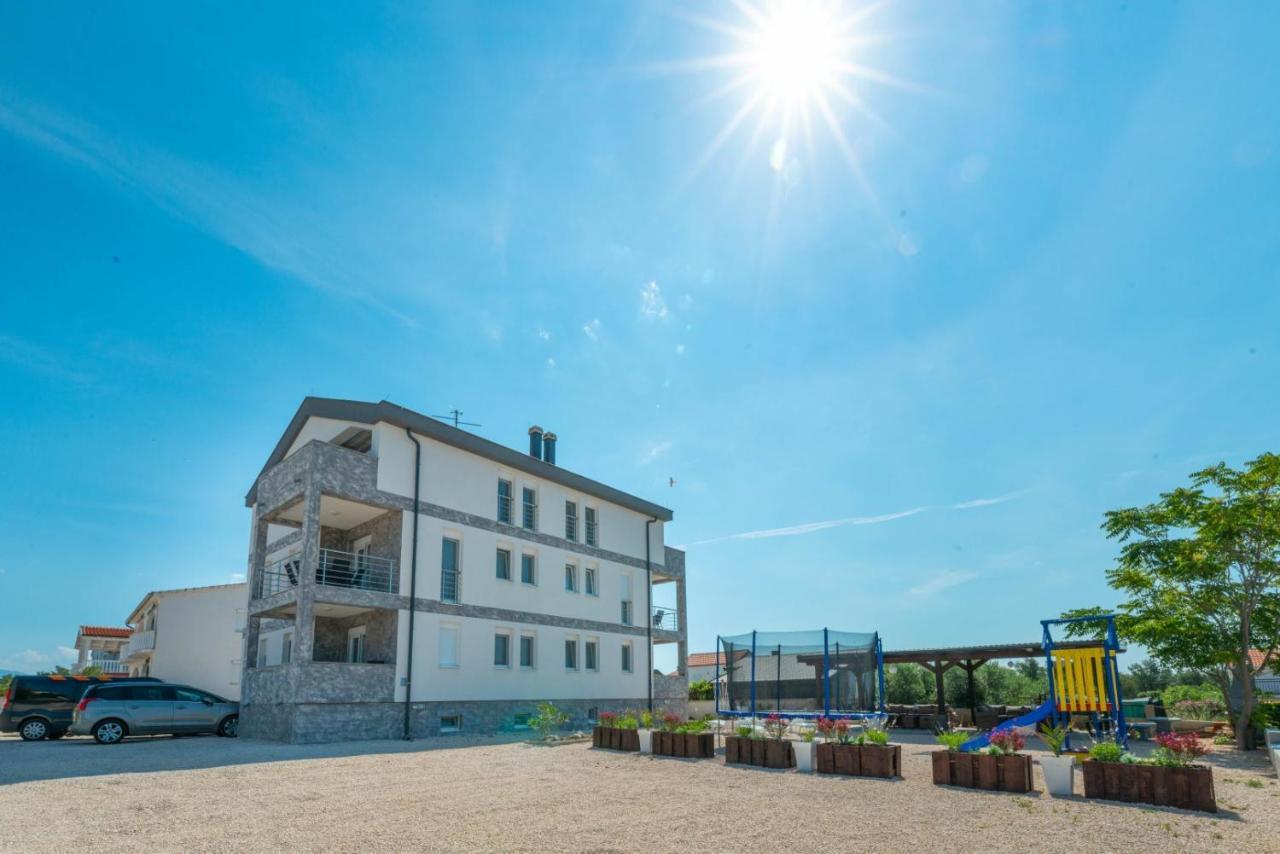 Crowonder Luxury Vir- 6 New Apartments For Families With Playground For Kids Exterior photo