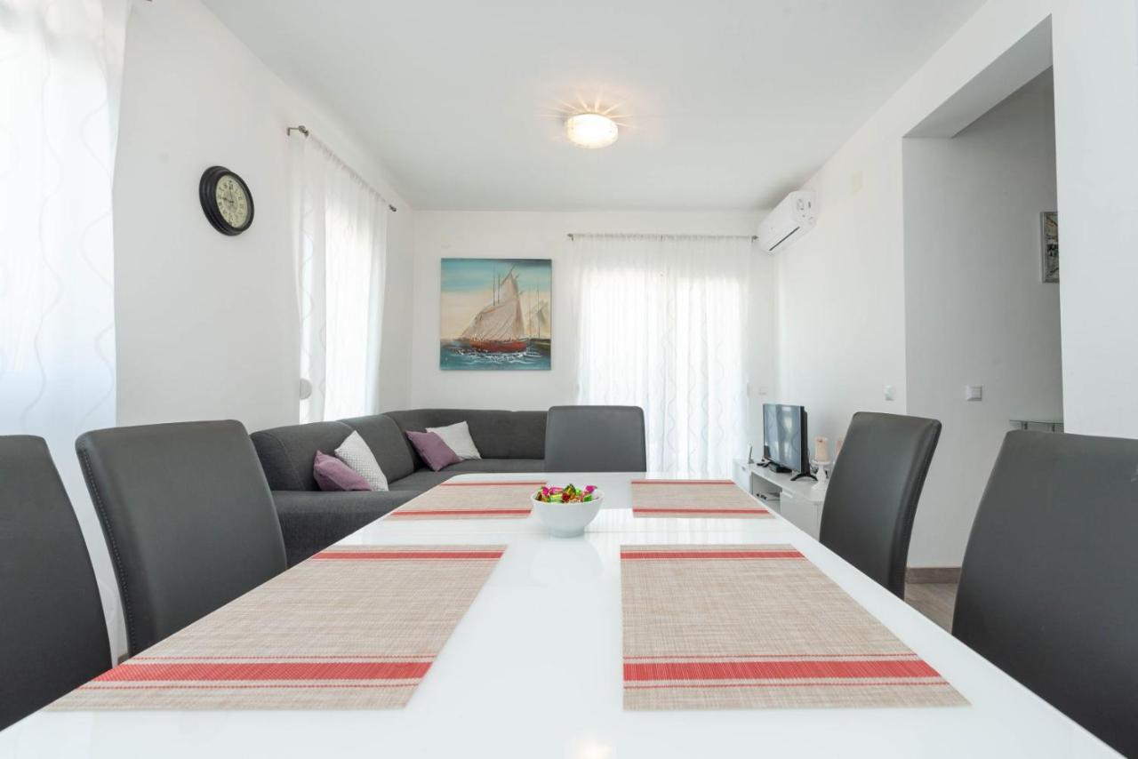 Crowonder Luxury Vir- 6 New Apartments For Families With Playground For Kids Exterior photo