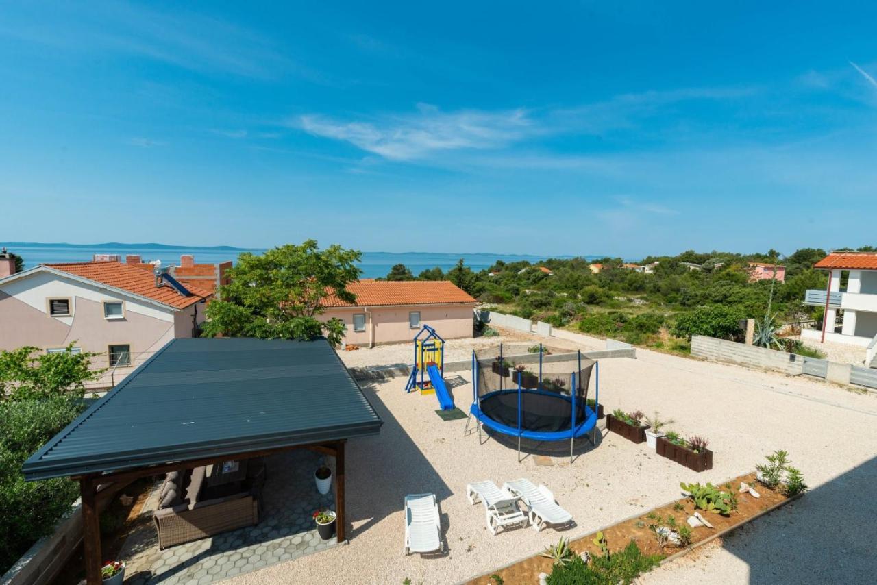 Crowonder Luxury Vir- 6 New Apartments For Families With Playground For Kids Exterior photo