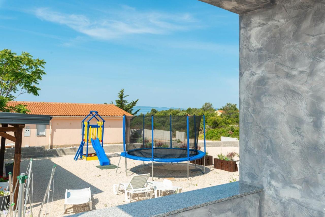 Crowonder Luxury Vir- 6 New Apartments For Families With Playground For Kids Exterior photo