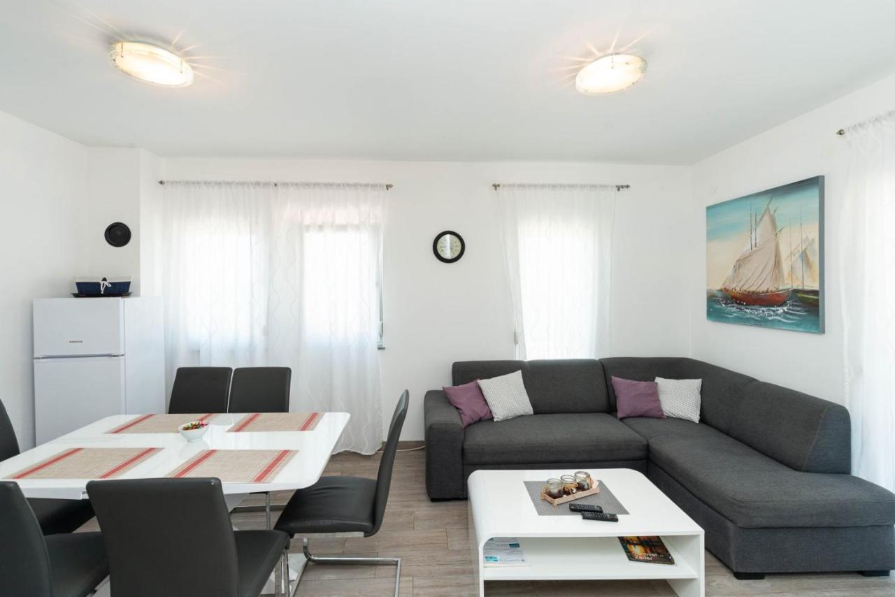 Crowonder Luxury Vir- 6 New Apartments For Families With Playground For Kids Exterior photo