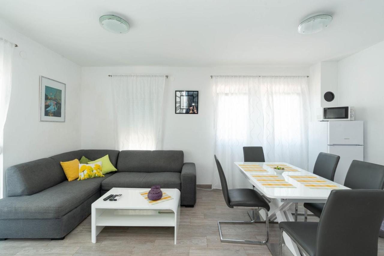 Crowonder Luxury Vir- 6 New Apartments For Families With Playground For Kids Exterior photo