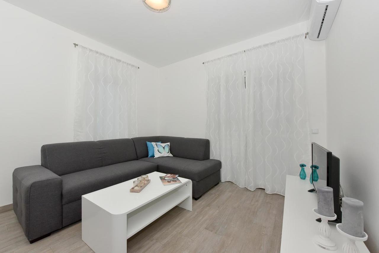 Crowonder Luxury Vir- 6 New Apartments For Families With Playground For Kids Exterior photo