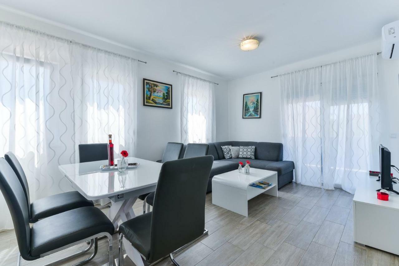 Crowonder Luxury Vir- 6 New Apartments For Families With Playground For Kids Exterior photo